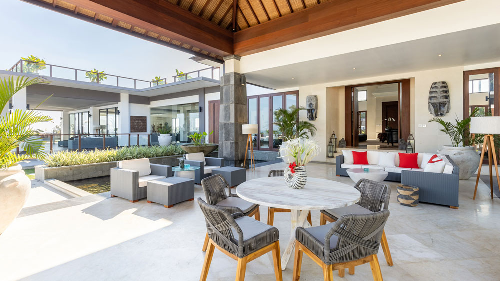 Tirtha Bayu Villa I - Bright outdoor living space